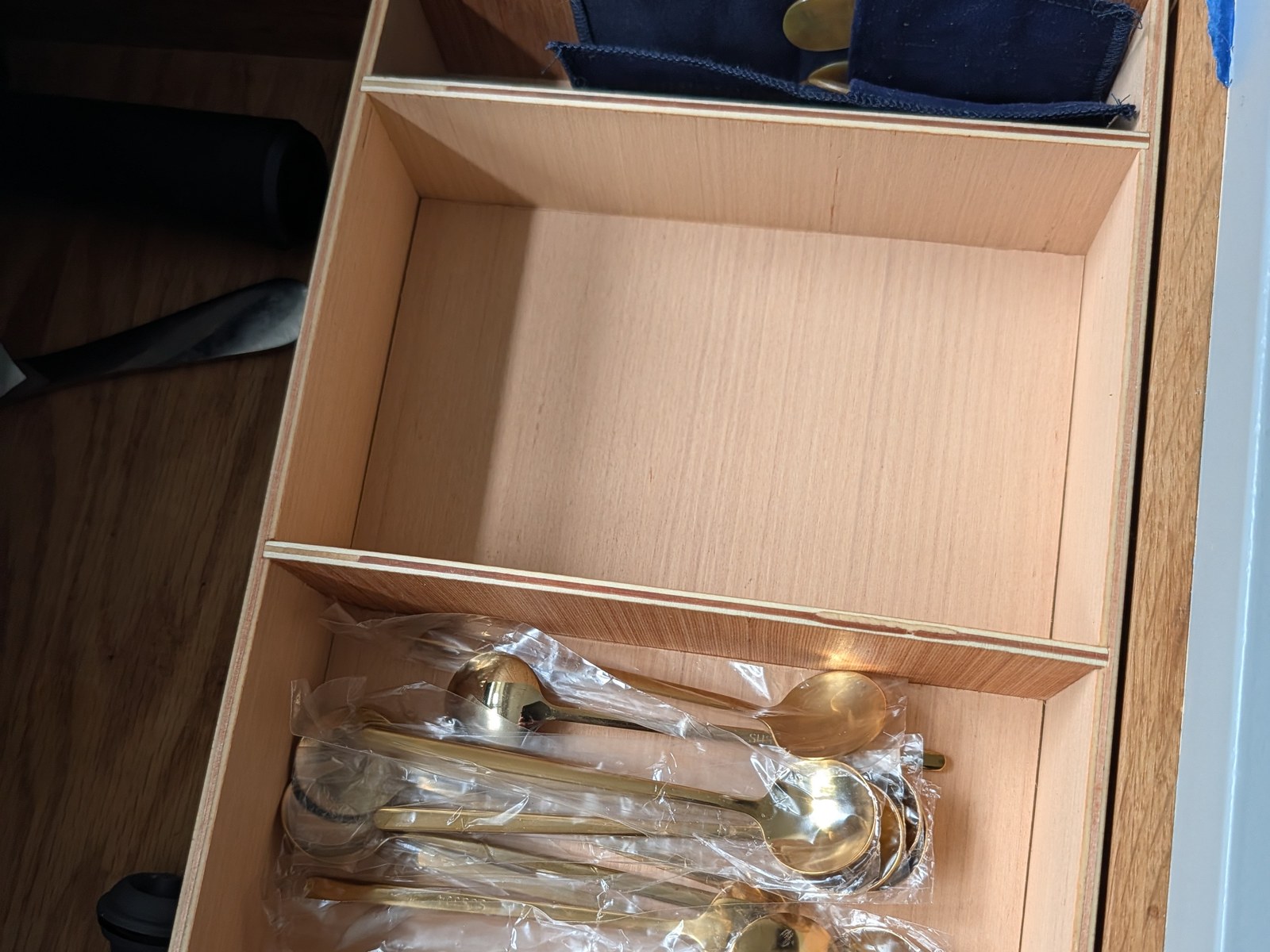 Fitted drawer insert — Three compartments, three sizes