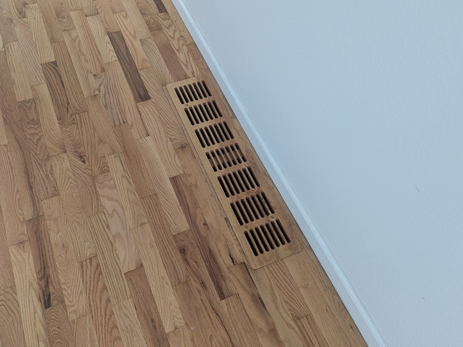Floor vent, installed — Flush in an oak floor